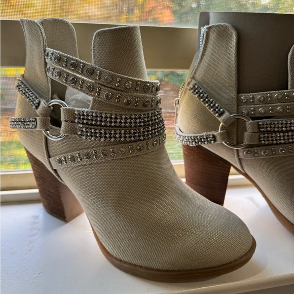 New Not Rated Elly Cream Booties Size 8.5 - Picture 3 of 4